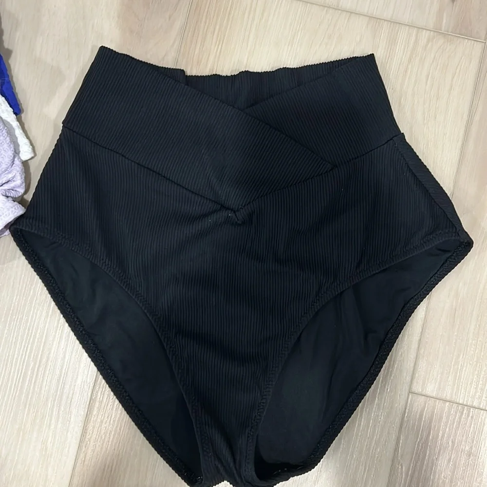 Aerie scoop bikini tops & high waisted bottom! - Picture 2 of 3